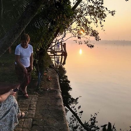 Ashtamudivillas Kollam Esterno foto