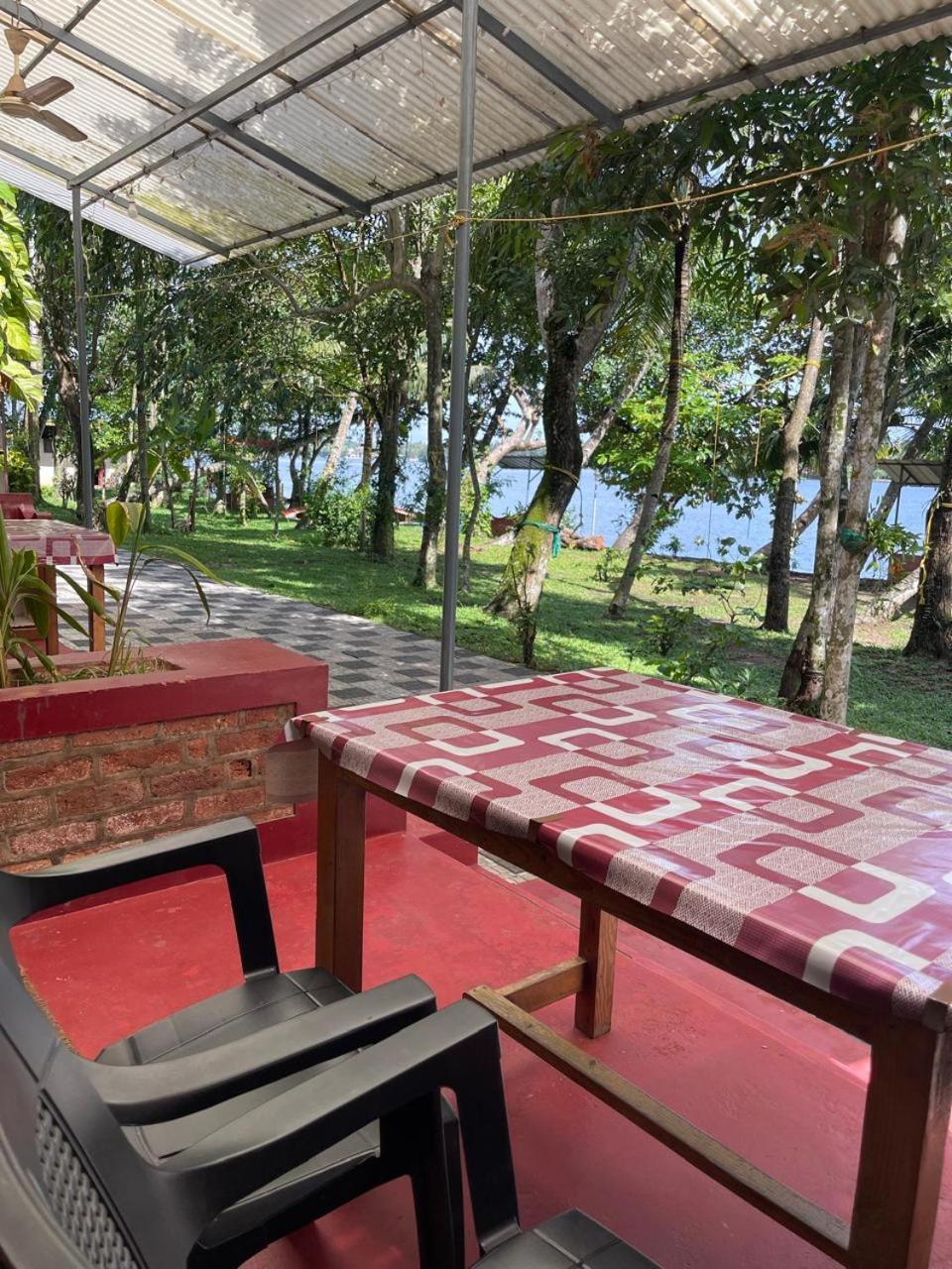 Ashtamudivillas Kollam Esterno foto