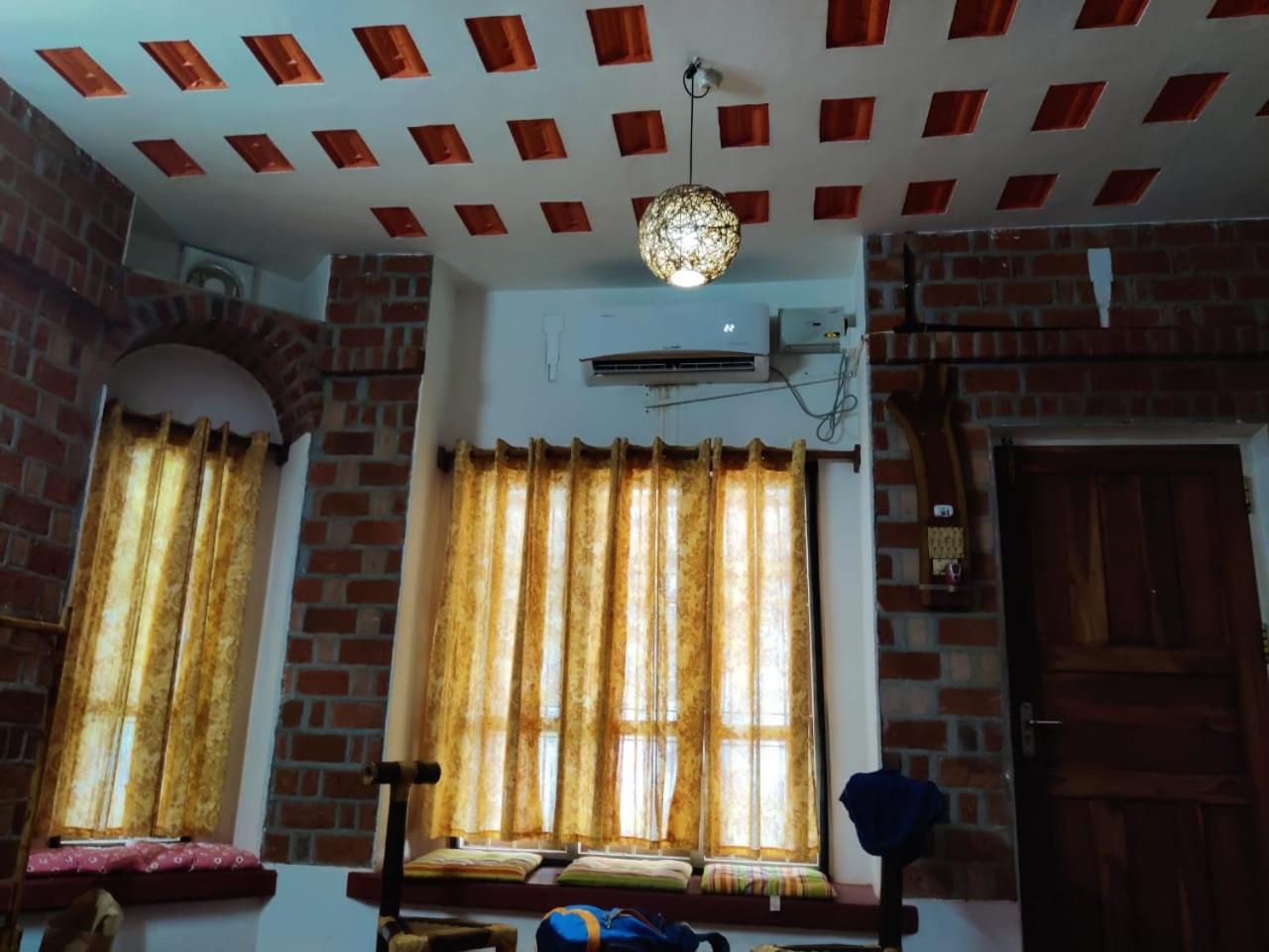 Ashtamudivillas Kollam Esterno foto