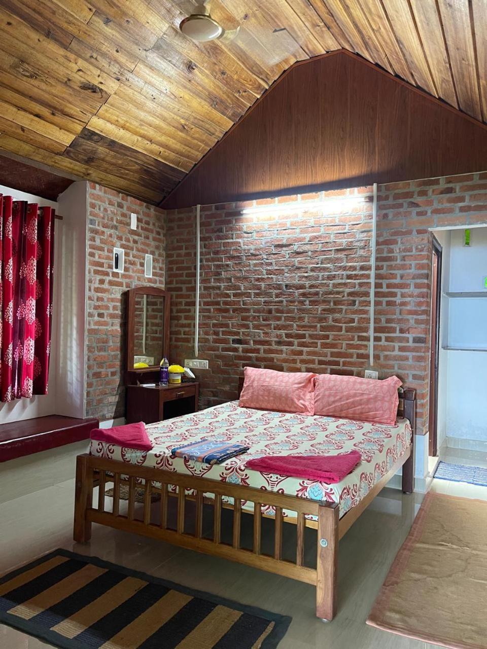 Ashtamudivillas Kollam Esterno foto