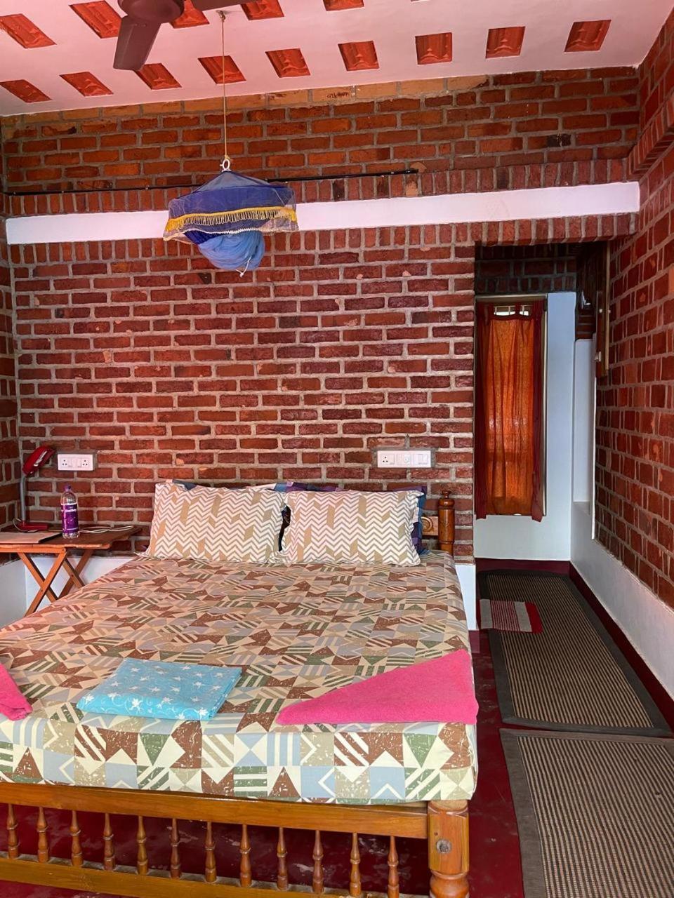 Ashtamudivillas Kollam Esterno foto