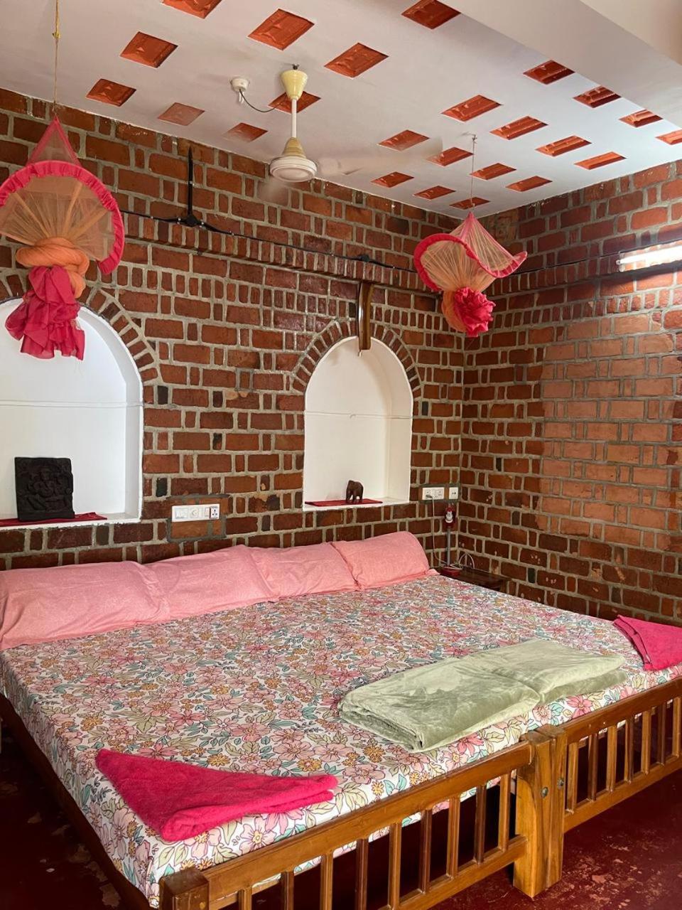 Ashtamudivillas Kollam Esterno foto