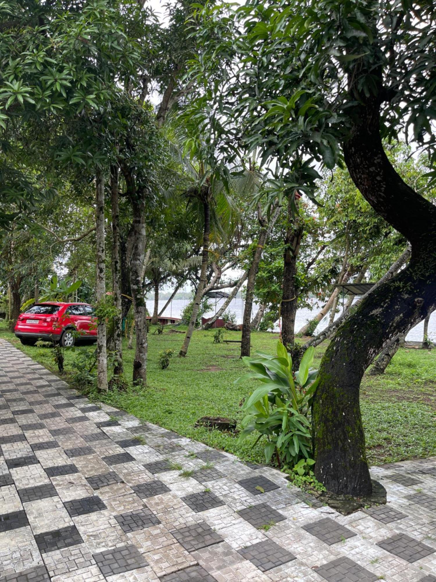 Ashtamudivillas Kollam Esterno foto