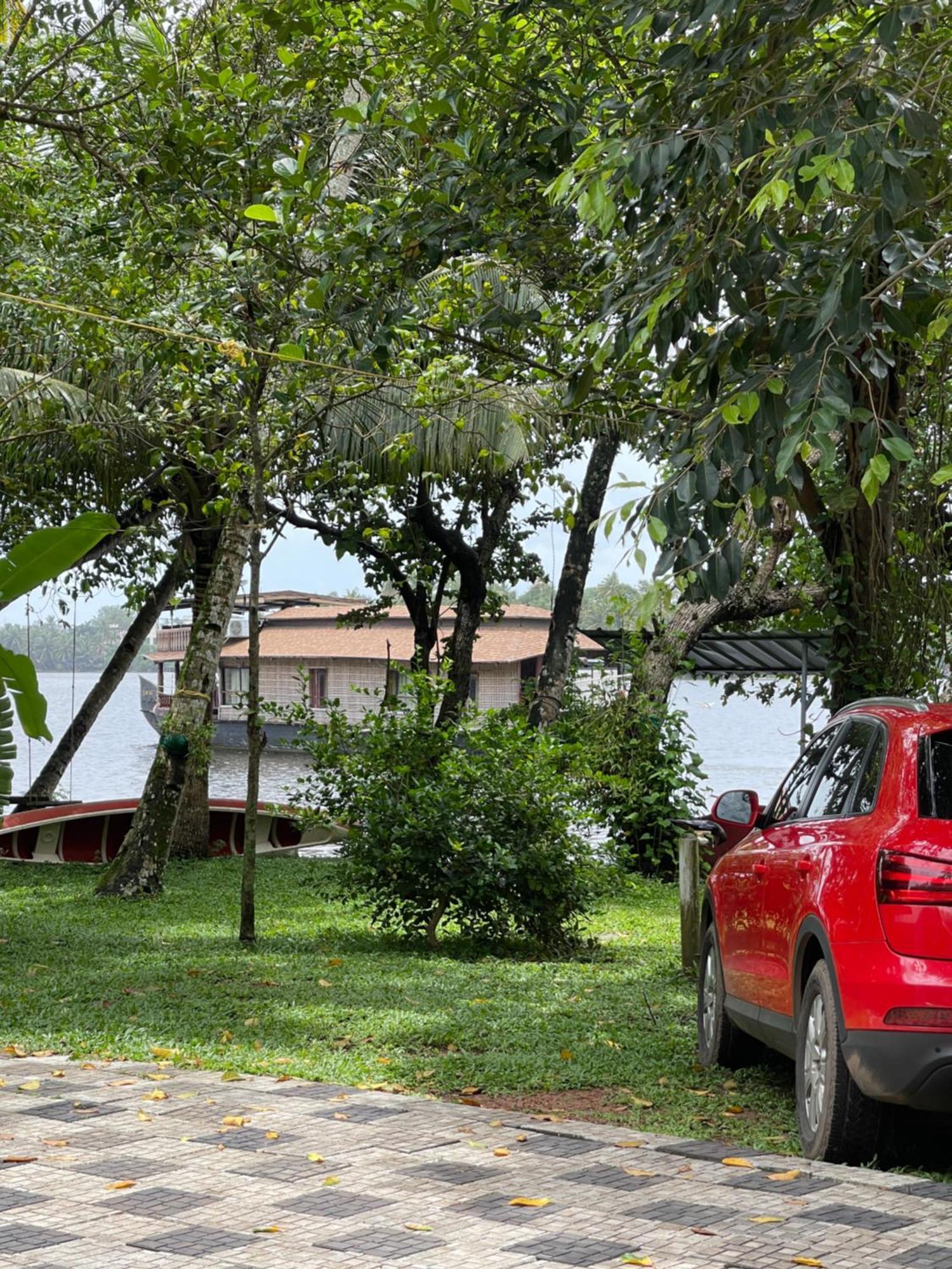 Ashtamudivillas Kollam Esterno foto