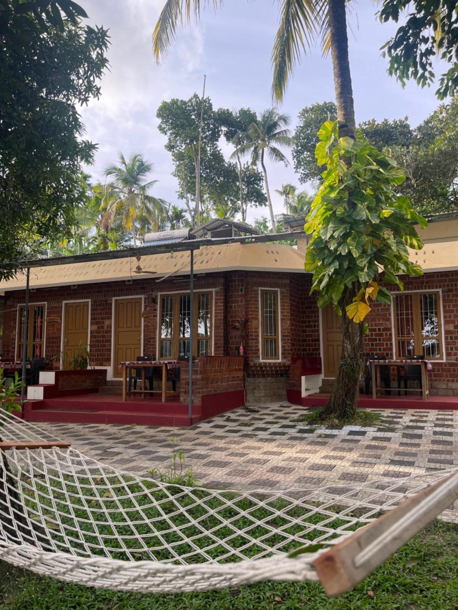 Ashtamudivillas Kollam Esterno foto